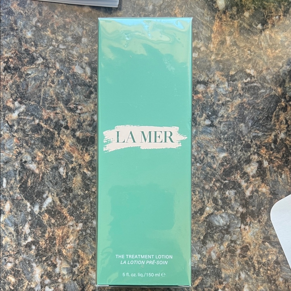 La Mer Treatment Lotion in Aqua Packaging